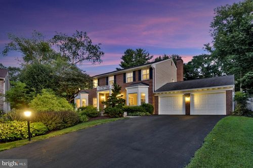 6301 Hunting Ridge Ln, MCLEAN, VA, 22101-4152 | Card Image