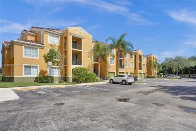 104 - 2200 E Preserve Way, Condo with 2 bedrooms, 2 bathrooms and null parking in Miramar FL | Image 2