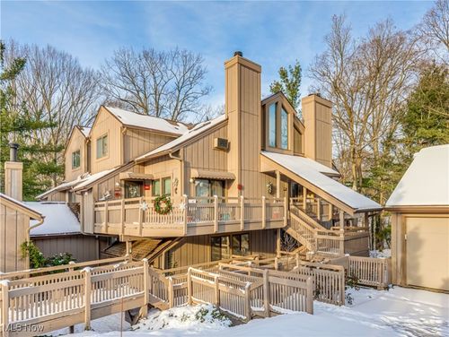 623 Meredith Ln, Cuyahoga Falls, OH, 44223-3300 | Card Image