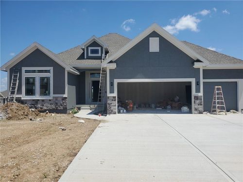 10205 N Winchester Ave, Kansas City, MO, 64156-7933 | Card Image