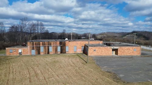 717 Liberty Rd, West Liberty, KY, 41472-2052 | Card Image