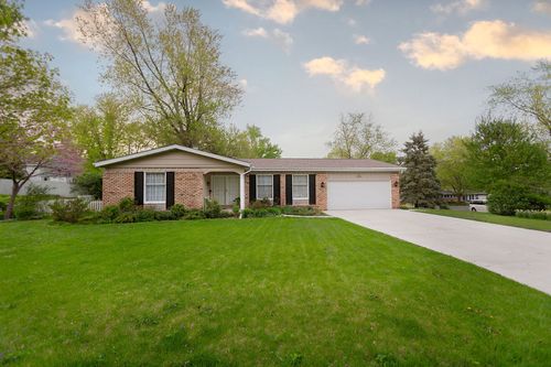 305 E Pearson St, Eureka, IL, 61530-1443 | Card Image