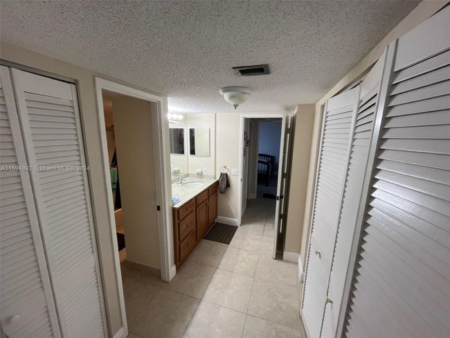 708 - 3701 N Country Club Dr, Condo with 2 bedrooms, 2 bathrooms and null parking in Aventura FL | Image 11