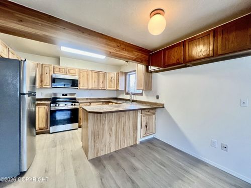 apt-6-11427 Heritage Ct, Eagle River, AK, 99577-7779 | Card Image