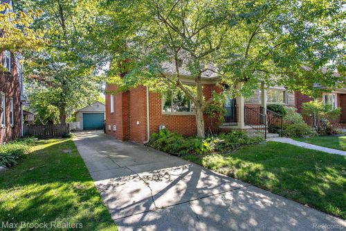 10445 Lincoln Dr, Huntington Woods, MI, 48070-1530 | Card Image