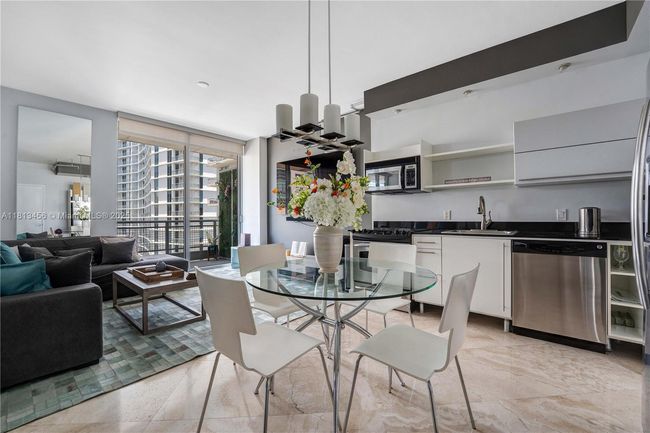 APT-2530 - 690 Sw 1 St Ct, Condo with 1 bedrooms, 1 bathrooms and null parking in MIAMI FL | Image 6