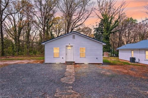 525 Booker T Washington Ave, Asheboro, NC, 27203-4907 | Card Image