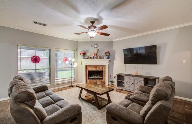 3203 Blaesser Dr, House other with 4 bedrooms, 3 bathrooms and 2 parking in Pearland TX | Image 13
