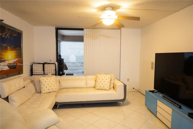 PH21 - 1300 Saint Charles Pl, Condo with 2 bedrooms, 2 bathrooms and null parking in Pembroke Pines FL | Image 8