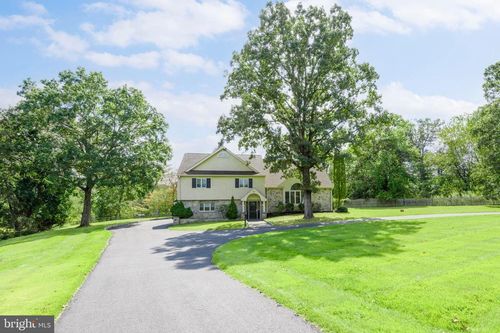 23 Street Rd, NEWTOWN SQUARE, PA, 19073-1013 | Card Image