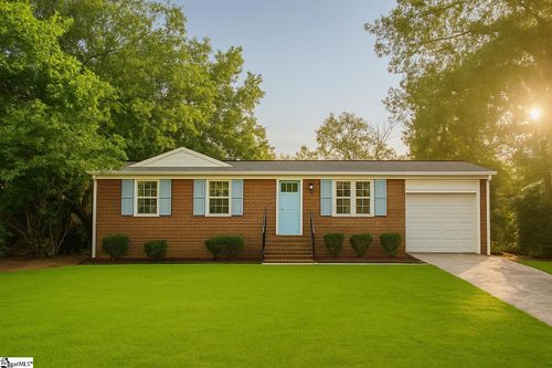 121 Cashmere Dr, Greenville, SC, 29605-3202 | Card Image