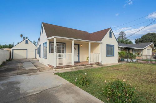 215 10th St, Greenfield, CA, 93927-5001 | Card Image