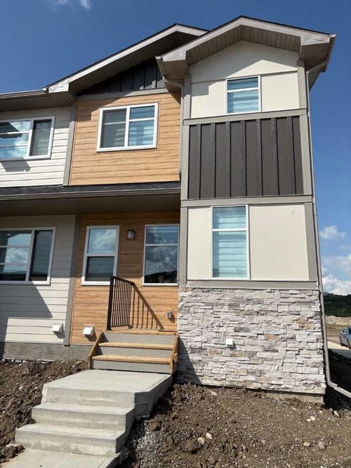 755 Wolf Willow Boulevard Se, Calgary, AB, T2X5R3 | Card Image