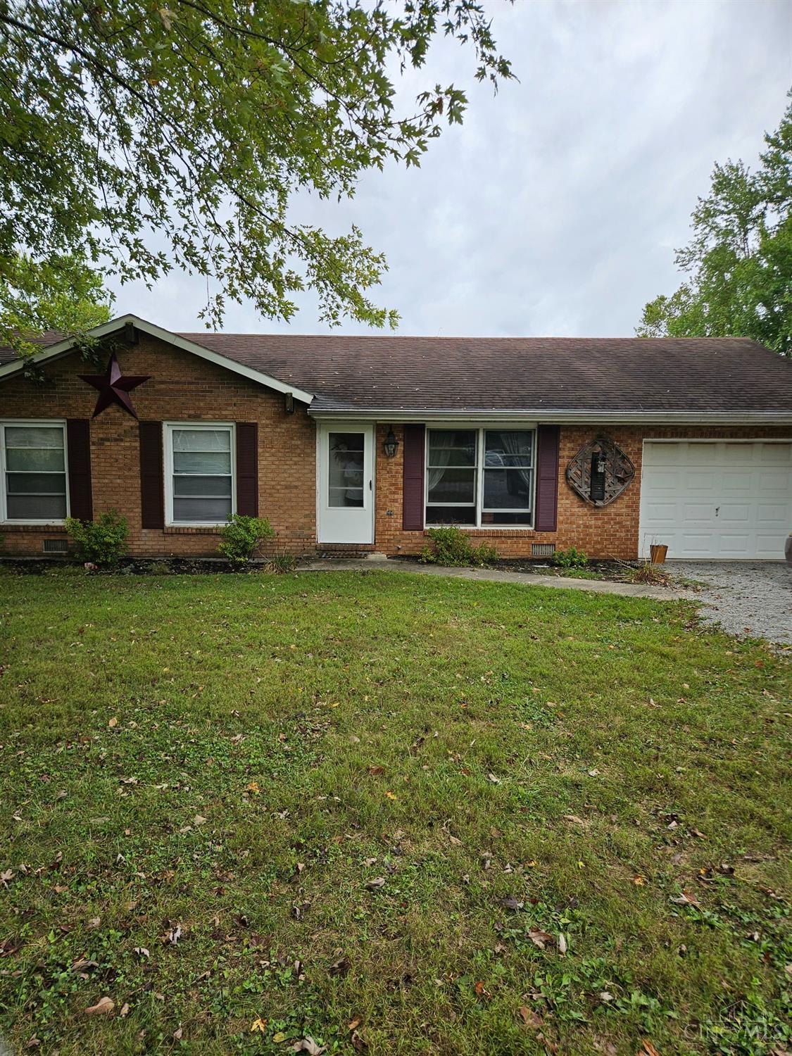 Chariss Ave, Hillsboro, OH 45133
