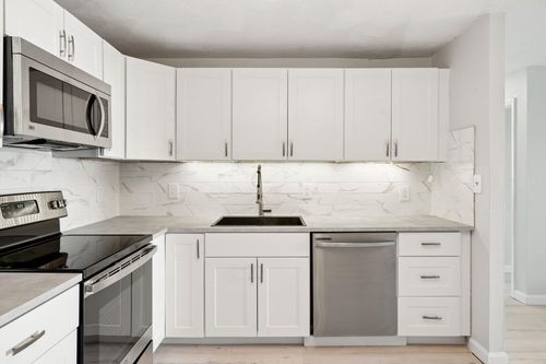 apt-12-35 Andrew St, Manchester, NH, 03104-2416 | Card Image