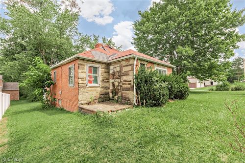 16725 Findlay Street, Chagrin Falls, OH, 44023 | Card Image