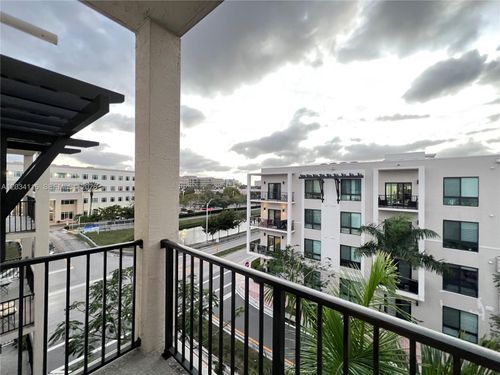 c405-8265 Nw 41st St, Doral, FL, 33166-6282 | Card Image