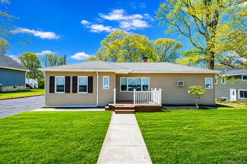 94 Rosemary Ln, Centereach, NY, 11720-4411 | Card Image