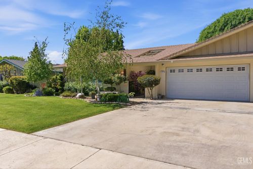 1325 Thunderbird St, Bakersfield, CA, 93309-3580 | Card Image