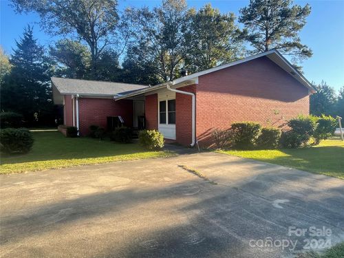 97 Chapman Dr, Cheraw, SC, 29520-3207 | Card Image