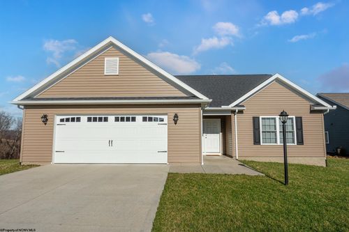 111 Charolais Cir, Fairmont, WV, 26554-9102 | Card Image