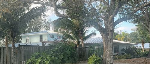 1555 33rd Ave, Vero Beach, FL, 32960-3103 | Card Image