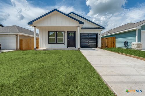 228 W Martindale St, Seguin, TX, 78155-1881 | Card Image