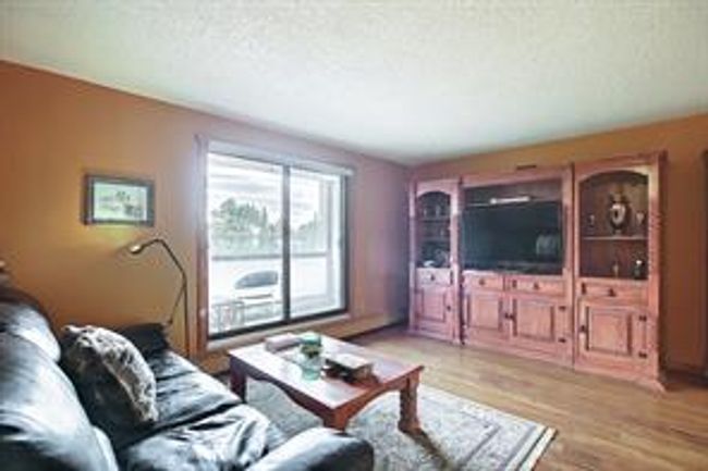 212 - 8604 48 Ave Nw, Condo with 2 bedrooms, 1 bathrooms and 1 parking in Calgary AB | Image 4