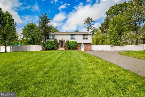 107 Hilltop Rd, Berlin, NJ, 08009-9128 | Card Image