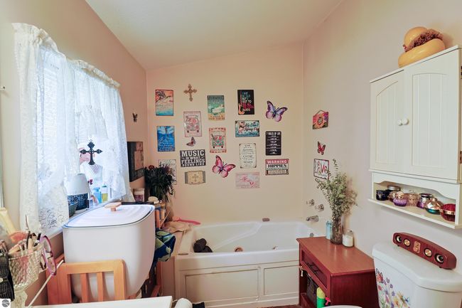 523 Orchard Ave, House other with 3 bedrooms, 2 bathrooms and null parking in Clare MI | Image 8