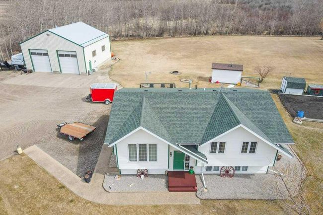 37549 781 Highway, Home with 5 bedrooms, 2 bathrooms and 8 parking in Rural Red Deer County AB | Image 32