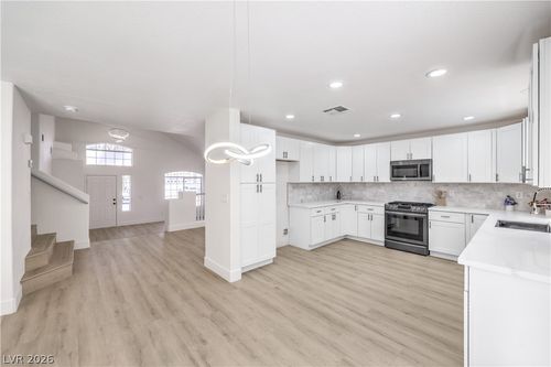 9115 Sangria Ln, Las Vegas, NV, 89147-7911 | Card Image