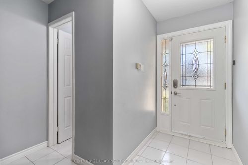 77-3339 Council Ring Rd, Mississauga, ON, L5L2A9 | Card Image