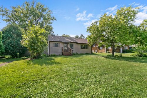 511 N Pearl St, River Falls, WI, 54022-1201 | Card Image