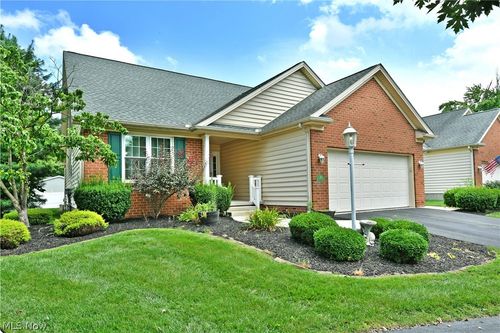 9-8121 Hitchcock Rd, Boardman, OH, 44512-5870 | Card Image