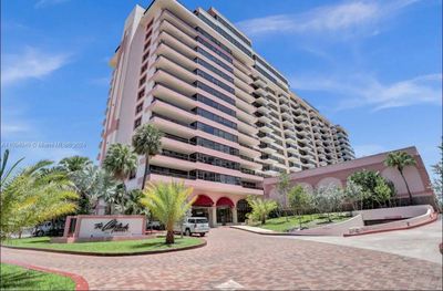 411 - 5225 Collins Ave, Condo with 2 bedrooms, 2 bathrooms and null parking in Miami Beach FL | Image 1