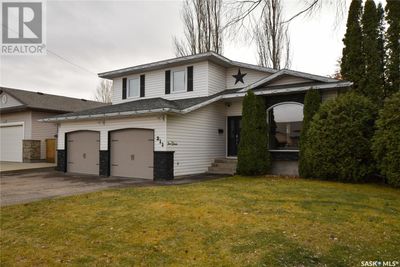 211 Victor Terr, House other with 3 bedrooms, 4 bathrooms and null parking in Dalmeny SK | Image 2