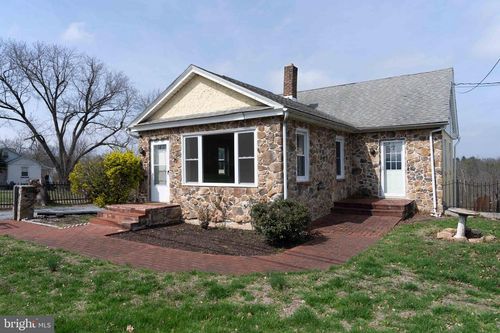 35 E Ben Franklin Hwy, BIRDSBORO, PA, 19508 | Card Image