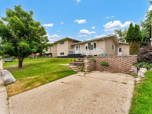 345 11 St Ne, Medicine Hat, AB, T1A6A8 | Card Image