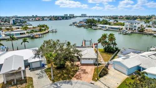 7998 1st Ave S, SAINT PETERSBURG, FL, 33707-1020 | Card Image