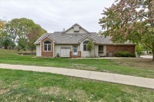 6822 Oakwood Dr, Urbandale, IA, 50322-1889 | Card Image