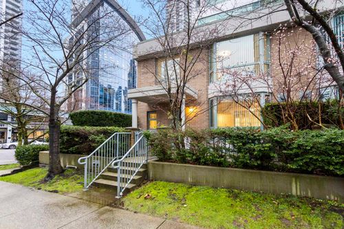 th1-1889 Rosser Ave, Burnaby, BC, V5C6R4 | Card Image