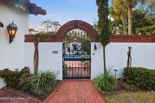 13801 Arbor Cir, Ocean Springs, MS, 39564-2200 | Card Image