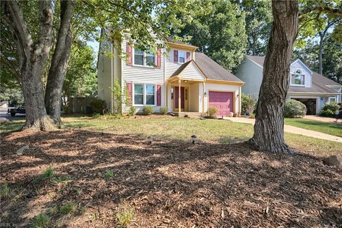 892 Little Dean Cir, Newport News, VA, 23608-7738 | Card Image