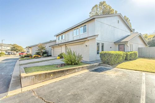 9914 Hefner Village Pl, Oklahoma City, OK, 73162-7770 | Card Image