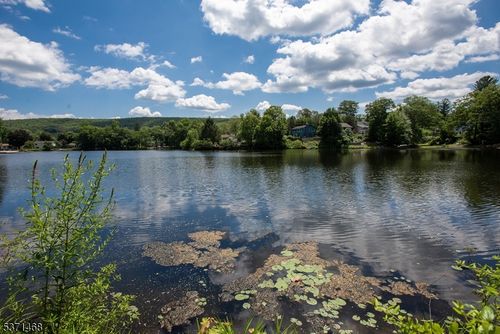 10 Lenape Trl, Oak Ridge, NJ, 07438-9340 | Card Image