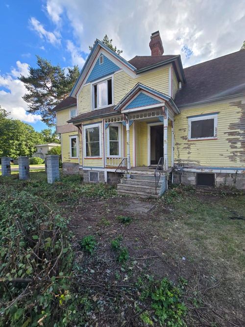 125 E Delaware St, Decatur, MI, 49045-1131 | Card Image