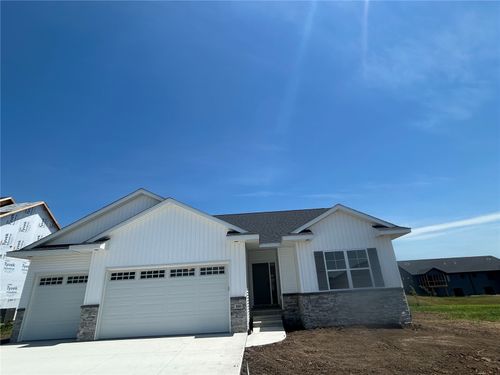 100 S Seven Oaks Rd, North Liberty, IA, 52317-7404 | Card Image