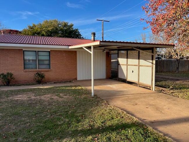 1615 Avenue F, House other with 3 bedrooms, 3 bathrooms and null parking in Abernathy TX | Image 24