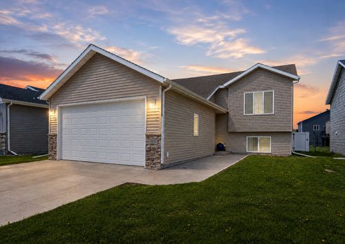 3831 32nd St S, Moorhead, MN, 56560-6047 | Card Image